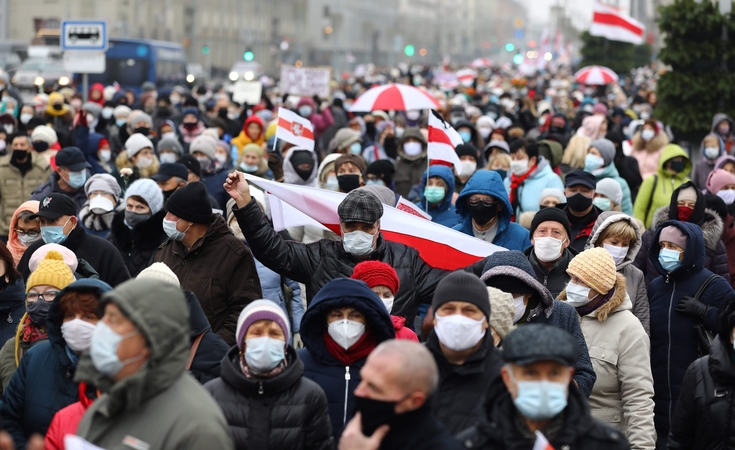 ES pratęsė sankcijas prie protestų malšinimo prisidėjusiems Baltarusijos pareigūnams