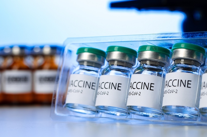 „Pfizer“ skaičiuoja, kad 2021 m. iš vakcinos nuo COVID-19 pardavimų uždirbs apie 15 mlrd. dolerių