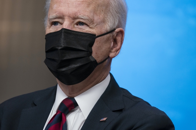 J. Bidenas padvigubino JAV taršos mažinimo tikslą