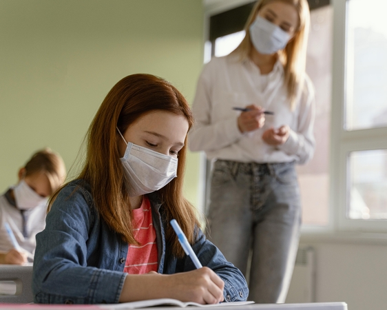 NVSC specialistai konsultuoja, kaip į mokyklas sugrįžti saugiai (vaizdo įrašas)