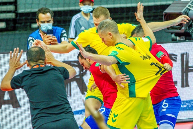 Pasaulio salės futbolo čempionate Lietuvos rinktinei nepavyko trinktelėti durimis 