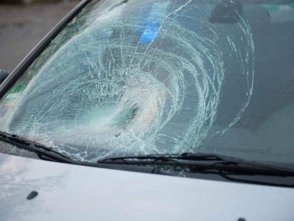 Marijampolėje nepilnametį perėjoje partrenkęs automobilis pasišalino