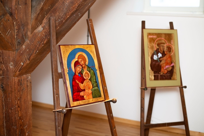 KKKC II aukšto galerijoje – R. Navakausko ikonų paroda „Langas“