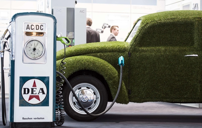 Vokietijai perėjus prie elektromobilių, be darbo liks apie 125 tūkst. žmonių