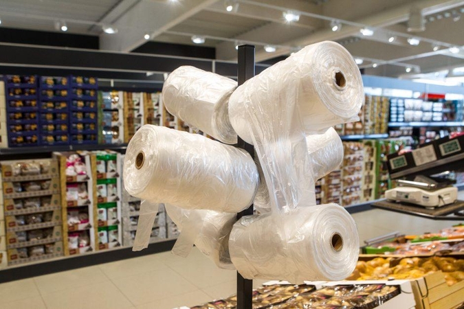 Nemokamai dalijantiems plastiko maišelius grės baudos