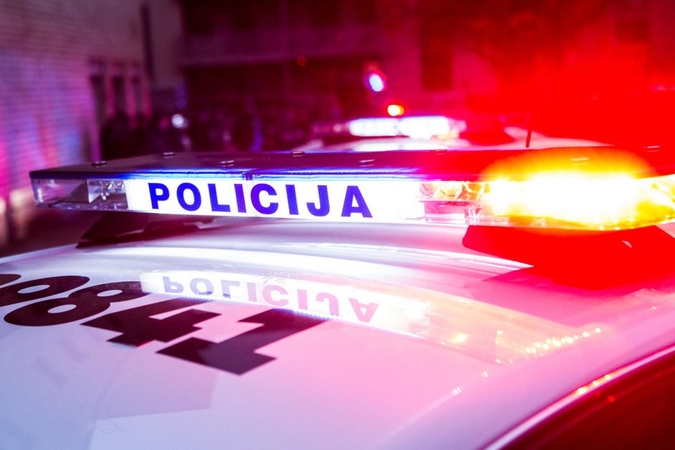 Šakių rajone pareigūnai aptiko naminės degtinės ir jai gaminti skirtą įrangą
