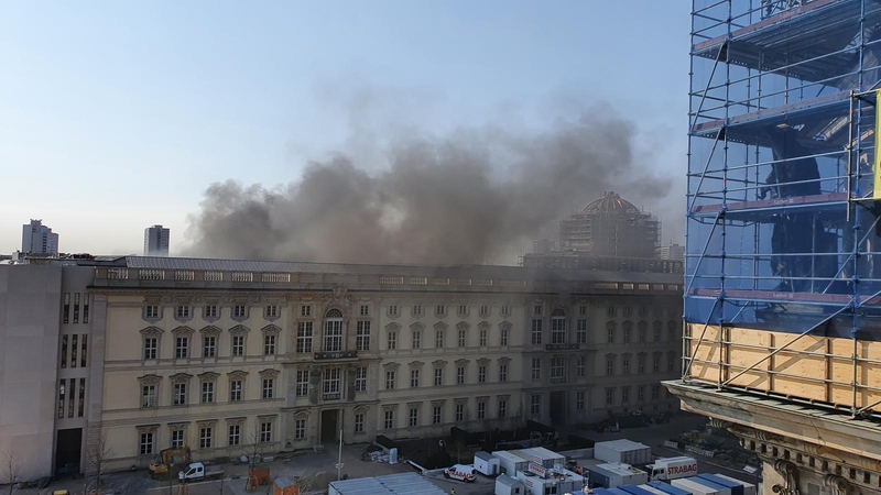 Berlyne per gaisrą atstatomuose istoriniuose rūmuose nukentėjo žmogus