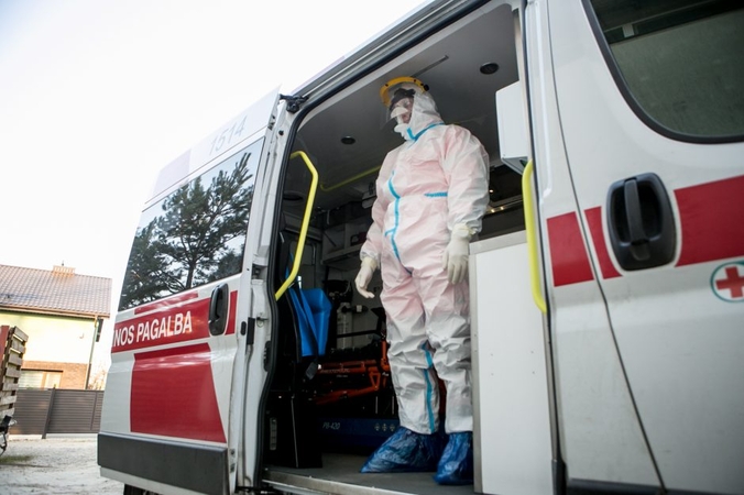 V. Kasiulevičius: COVID-19 neapgausi, infekcija pasiima savo dalį perteklinėmis mirtimis