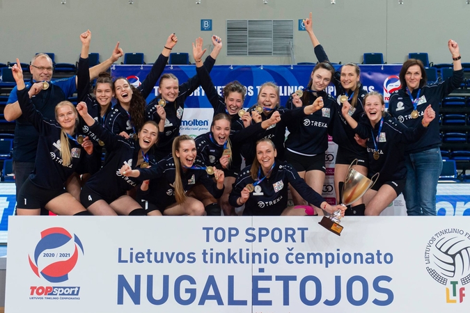 Stabilumas: "Kauno-VDU" tinklininkės Lietuvos čempionato aukso medalius iškovojo penktą kartą iš eilės.
