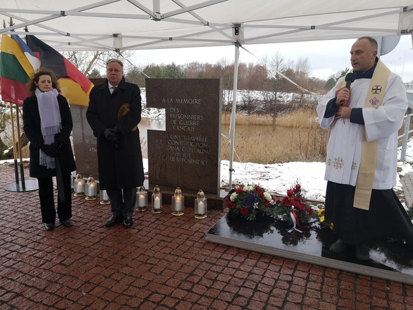 Prancūzų atminimui skirtas paminklas – kitoje vietoje