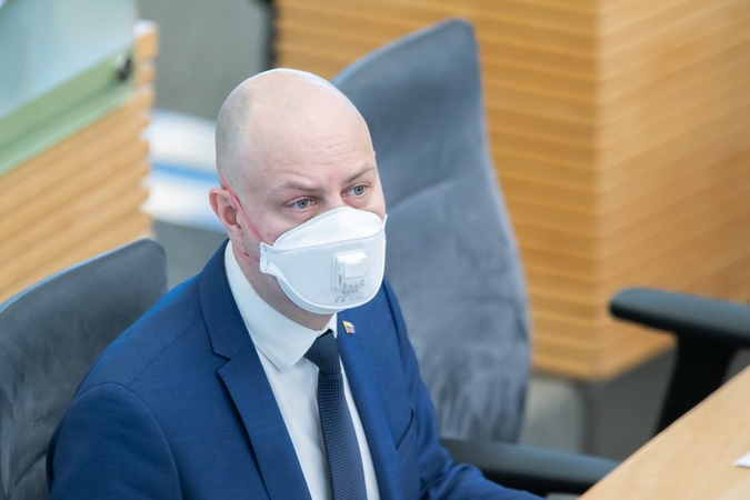 Pokyčiai: nuo penktadienio kaukės privalomos ir lauko, ir uždaruose renginiuose
