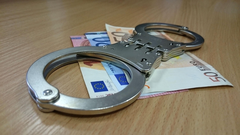 Vairuotojų įprotis siūlyti kyšį: vieni bruka tiesiogiai, kiti – užuolankomis