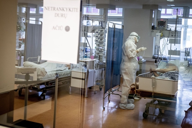 Ligoninėse gydomi 706 COVID-19 pacientai, 77 iš jų – reanimacijoje