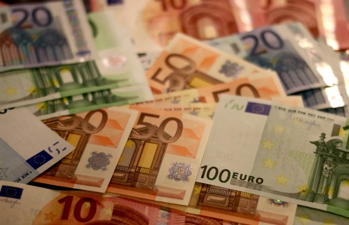 Seimas priėmė svarstyti 200 eurų vienkartinių išmokų klausimą