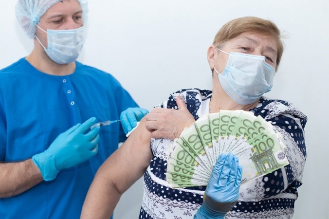 Vienkartinę 100 eurų išmoką turėtų gauti daugiau nei 50 tūkst. pasiskiepijusių senjorų