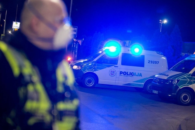 Sostinės pareigūnams įkliuvo du vyrai: išardę tvorą kėsinosi pavogti metalą