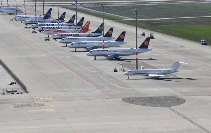 Koronaviruso padariniai: „Ryanair“ planuoja atleisti 3 tūkstančius darbuotojų