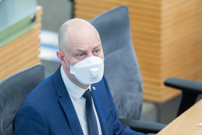 A. Veryga: kaukes biuruose dėvėti privaloma ne visais atvejais