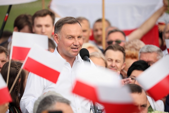 Lenkijos prezidentas A. Duda su pirmuoju po perrinkimo vizitu norėtų vykti į Romą