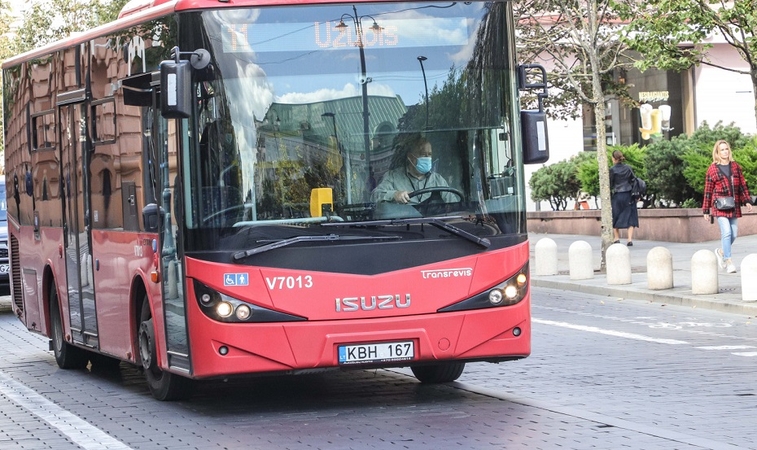Sostinės viešajame transporte kaukės išlieka, o atstumai – rekomenduojami