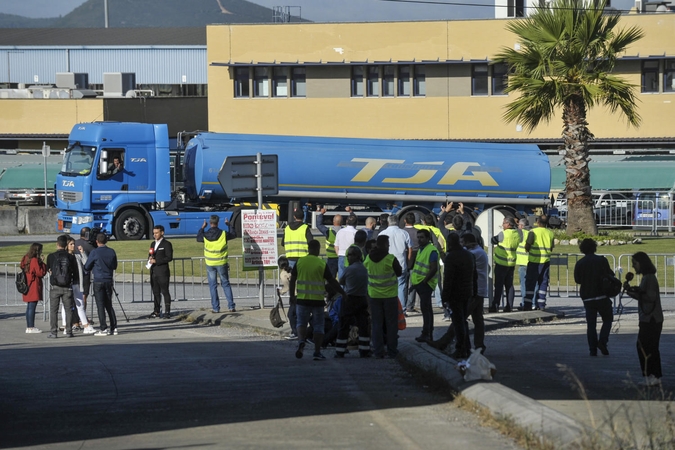 Portugalijoje prasidėjo benzinvežių vairuotojų streikas: neveikia šimtai degalinių