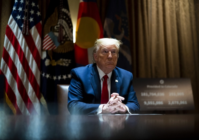 D. Trumpas pareiškė „šiuo metu nenorintis kalbėti“ su Kinijos prezidentu
