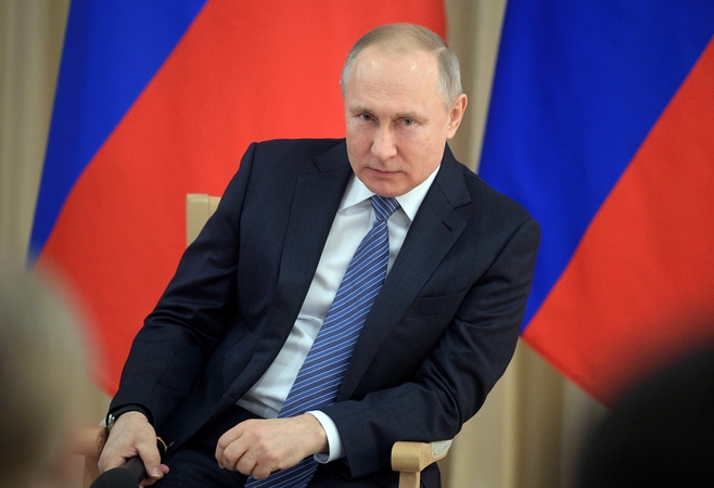 V. Putinas smerkia naujas JAV sankcijas, kuriomis siekiama „uždusinti“ Siriją