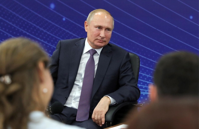 Rusija paviešino archyvus: V. Putinas buvo „sąžiningas ir disciplinuotas“ šnipas
