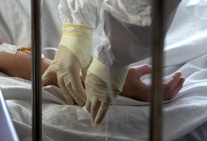 JAV per parą nuo COVID-19 mirė daugiau kaip tūkstantis žmonių