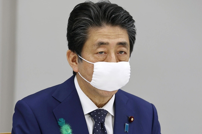 Japonijos premjeras išplėtė nepaprastąją padėtį dėl COVID-19 visai šaliai