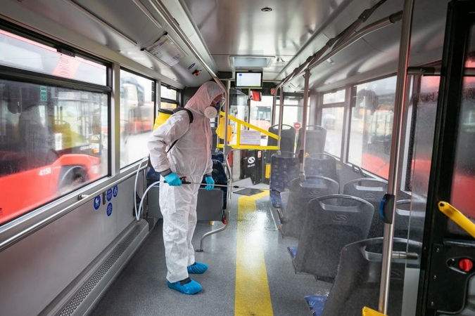 Tarp naujų koronaviruso atvejų – Vilniaus medikai, autobuso vairuotojas