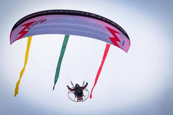 Parasparnių pilotai buvo priversti atidėti šventinį siurprizą