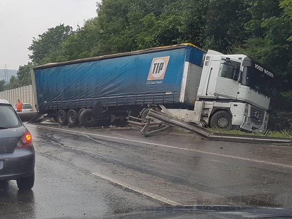 Kaune vilkikas išbarstė vamzdžius