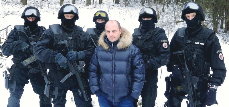 2014 metais su tikrais "Aro" pareigūnais teko bendradarbiauti filmuojant TV3 dokumentinio serialo "Mafijos kronikos" vaidybines gangsterių sulaikymo scenas.