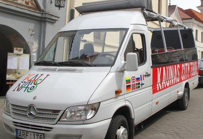 Turistų autobusas užsuka ir į Pažaislį