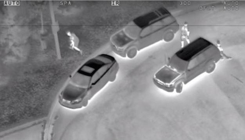 Netikusi išdaiga: pašvietė lazeriu į policijos sraigtasparnio piloto akis