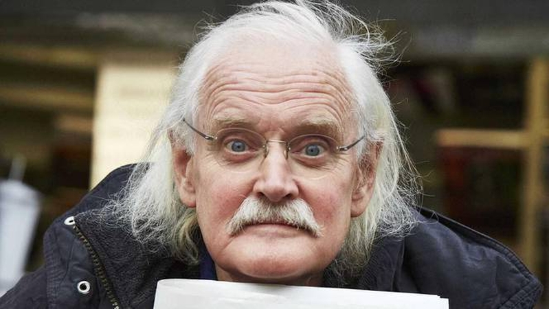 Karikatūrininkas iš „Charlie Hebdo“ leidinio išjuokė „naujų draugų“ bangą