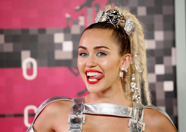M. Cyrus apsigyveno su buvusiu partneriu