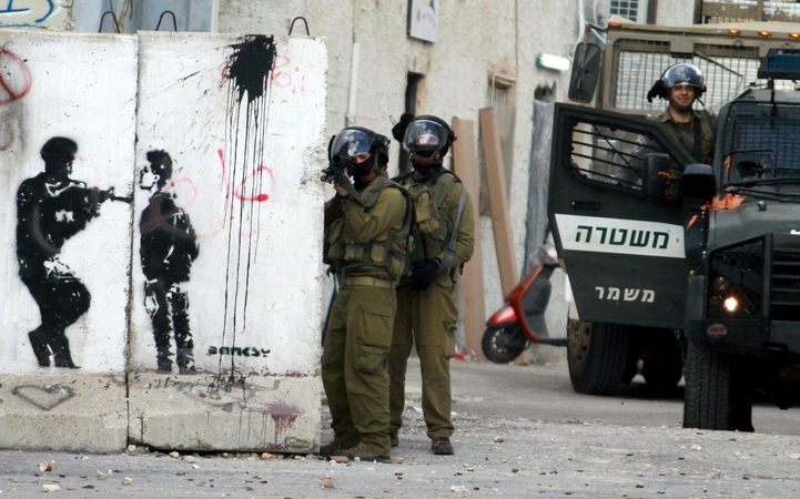 Palestinietis bandė peiliu smogti Izraelio kariams ir buvo nušautas