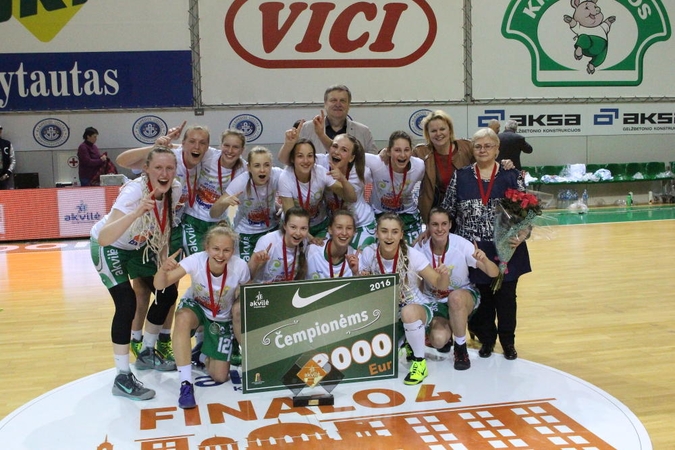 Kauno KM „Aisčių” komanda - pirmoji „Akvilės” lygos čempionė.