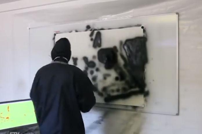 Robotas menininkas, kuris gali kurti didžiulius grafičius 