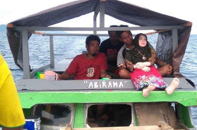 Indonezijos kaimiečiai „sekso žaislą palaikė angelu“