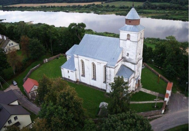 Veliuonos Švč. Mergelės Marijos Ėmimo į dangų bažnyčia