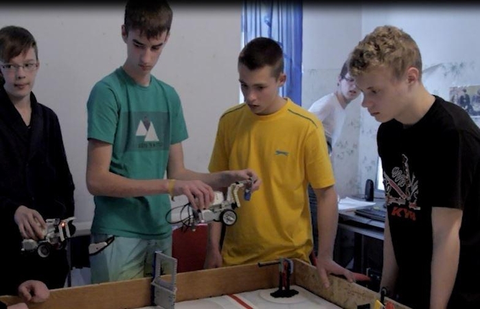 Jaunieji Lietuvos išradėjai svajoja apie padangas keičiančius robotus
