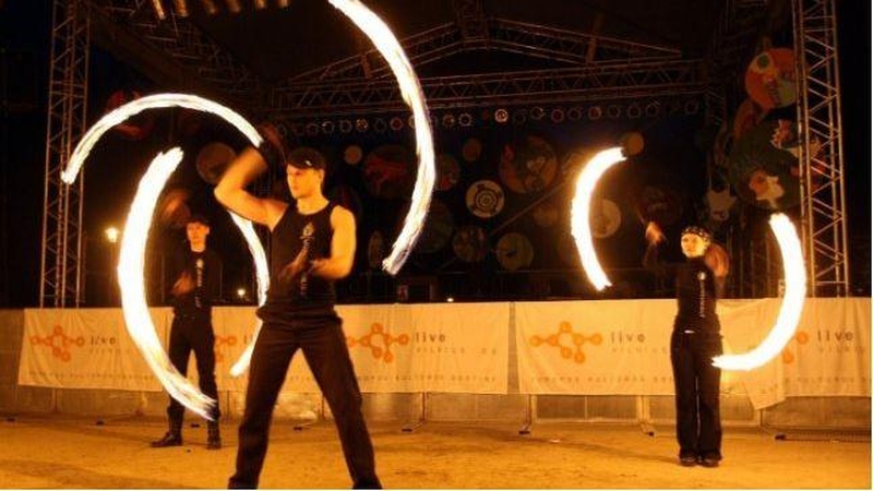 Šokėjai su ugnimi: tai – magiškas darbas