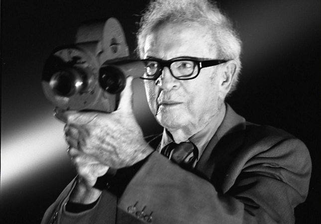 Mirė pirmųjų filmų apie Indianą Džounsą operatorius D. Slocombe'as