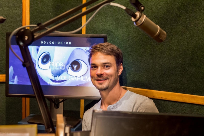 L. Pobedonoscevas vos sugrįžęs iš saulėto Balio kibo įgarsinti animacinį filmuką