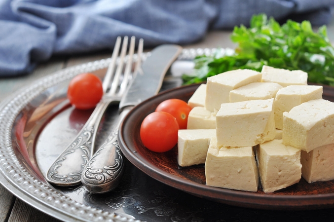 Tofu: sojų varškė, ypač mėgstama lieknėjančių moterų ir vegetarų