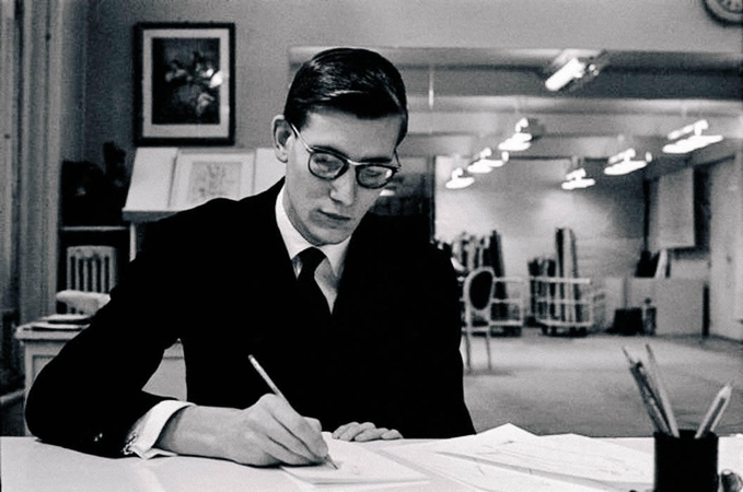 Dizaineris Yves Saint Laurent jaunystėje Paryžiuje