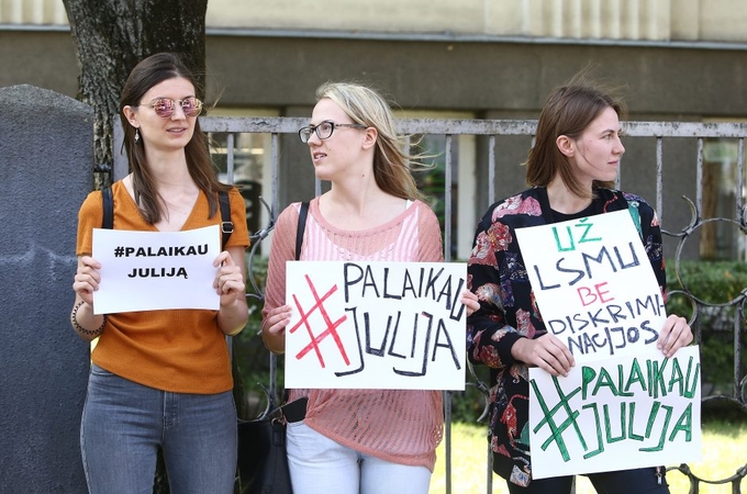 Dėmesys: į dienos šviesą moterų diskriminaciją ir priekabiavimą LSMU rezidentūroje iškėlusi J.Kozlova sulaukė ir visuomenės palaikymo.